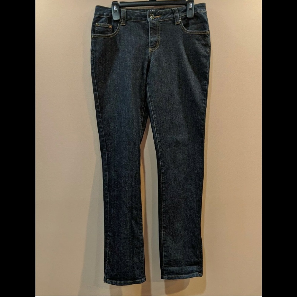 APT 9 women's blue denim jeans Size 6.